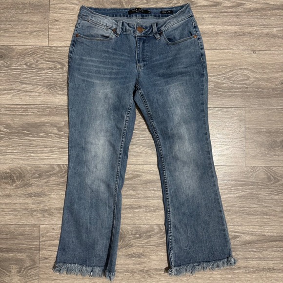 Max Jeans Denim - Max Jeans Low Rise Size 6 Medium Wash Frayed Hem Crop Flare Denim 28x24 Blue Y2K